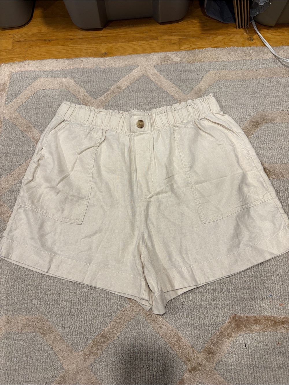 LOFT Light Cream Elastic-Waist Linen-Blend Shorts